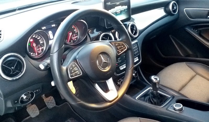 Mercedes Cla 200d completo